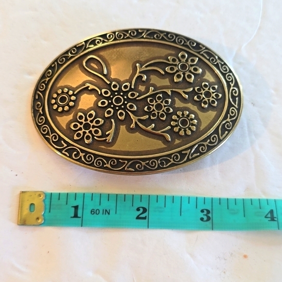 Vintage Brass floral belt buckle Excellent Condition Sz.Medium - Picture 3 of 4